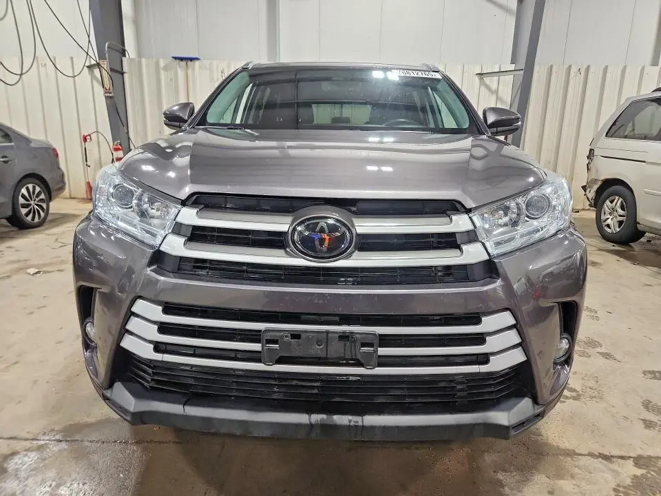 2018 TOYOTA HIGHLANDER SE  