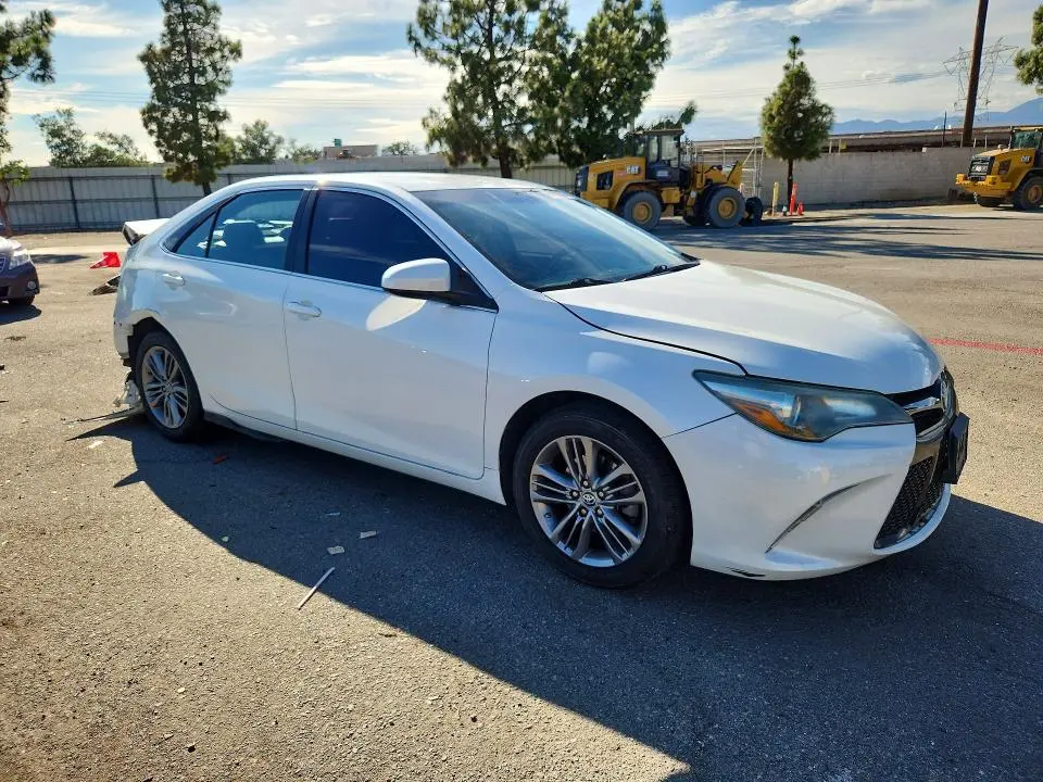 2017 TOYOTA CAMRY SE  
