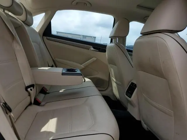2017 VOLKSWAGEN PASSAT SE  