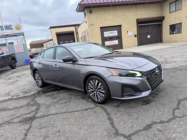 2025 NISSAN ALTIMA SV  