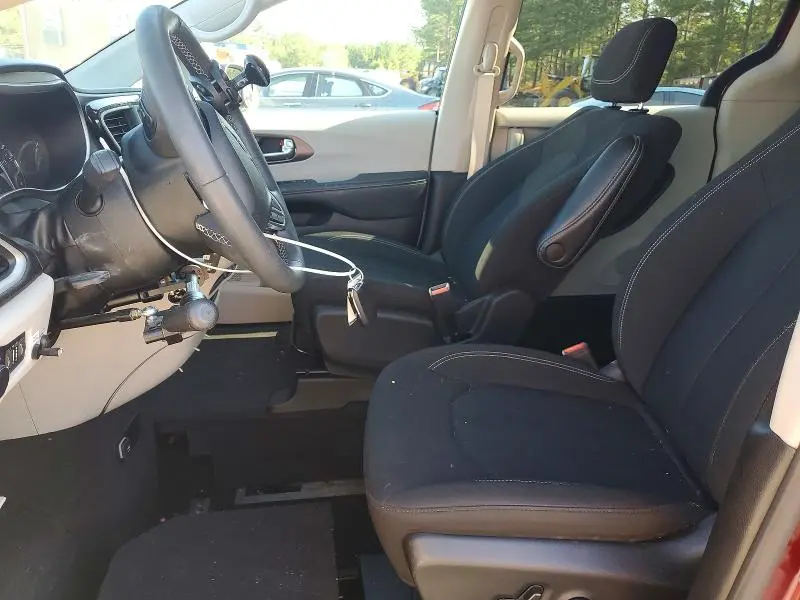 2022 CHRYSLER VOYAGER LX  