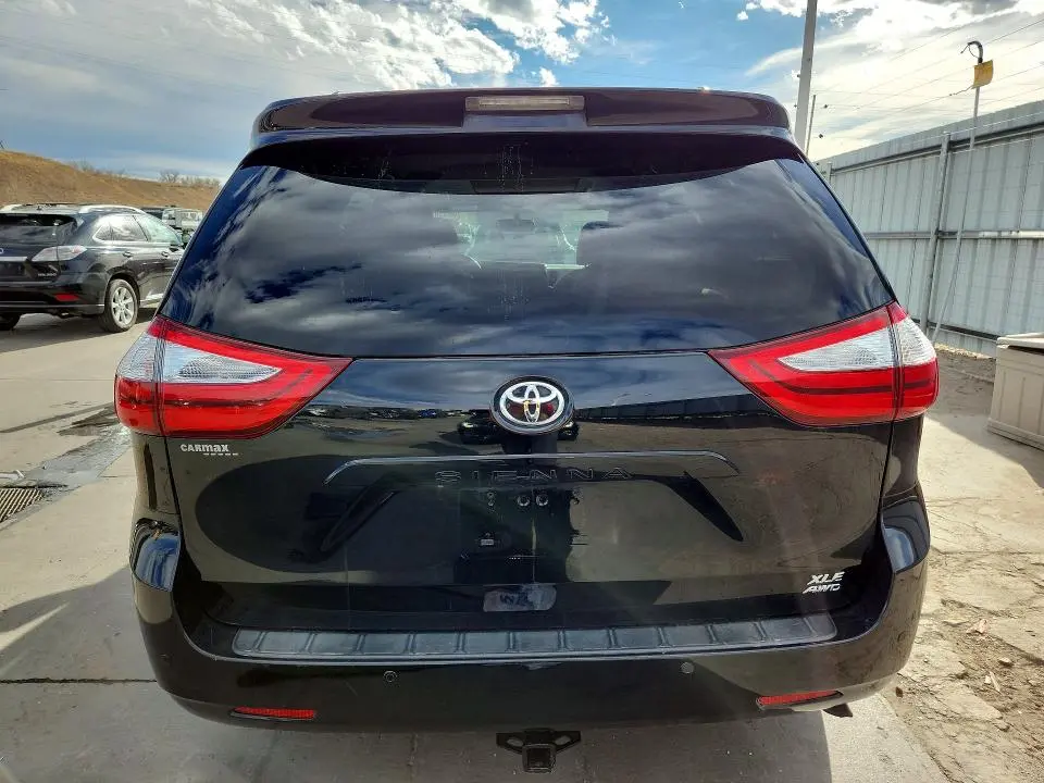 2017 TOYOTA SIENNA XLE 7-PASSENGER  