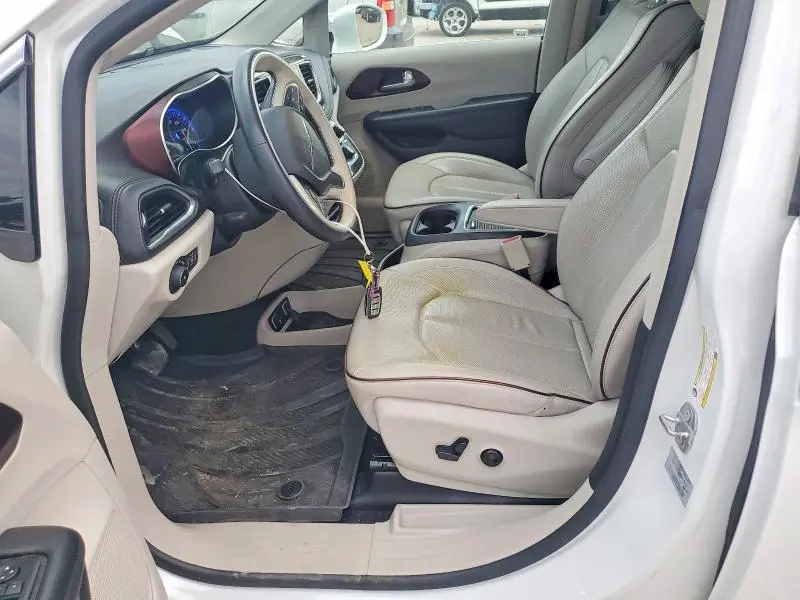 2017 CHRYSLER PACIFICA LIMITED  