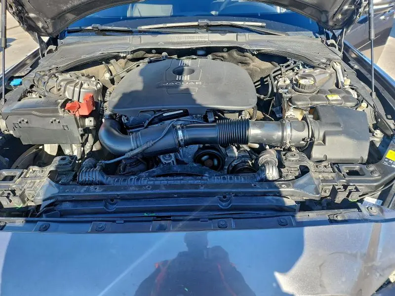 2017 JAGUAR XE PREMIUM  