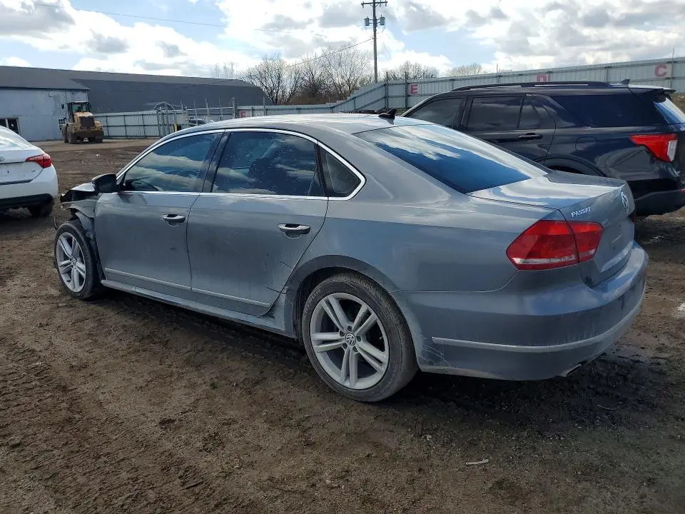 2013 VOLKSWAGEN PASSAT SE  