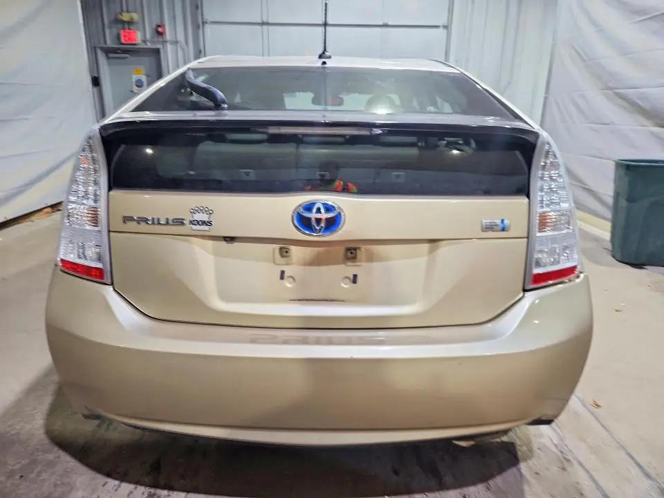 2010 TOYOTA PRIUS V  