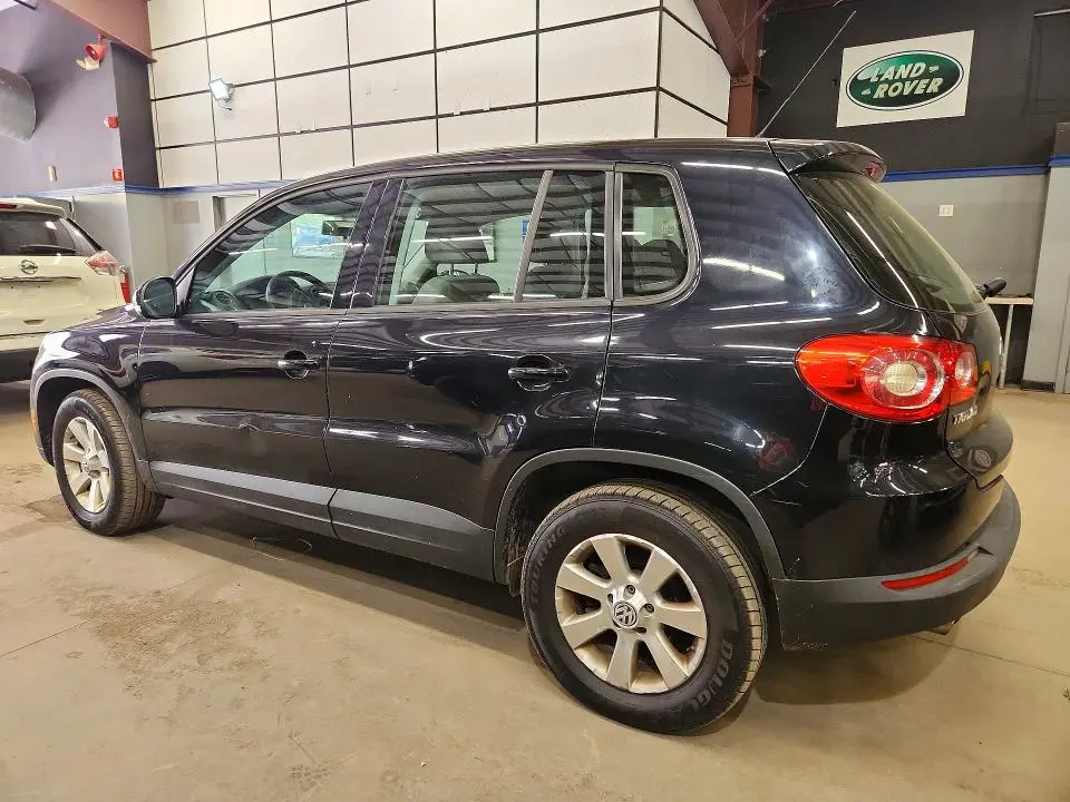 2010 VOLKSWAGEN TIGUAN SE  