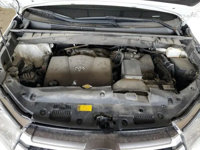 2017 TOYOTA HIGHLANDER SE  