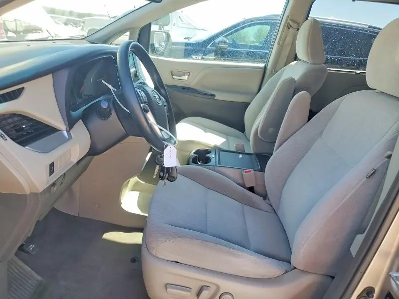 2016 TOYOTA SIENNA LE  