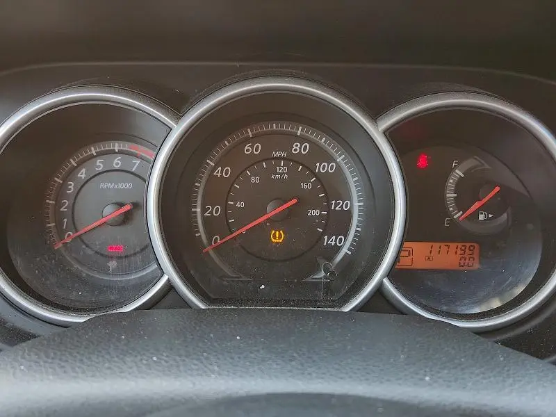2011 NISSAN VERSA 1.8 S  