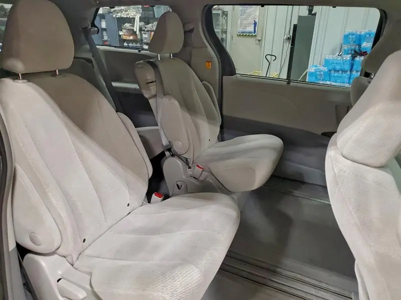 2013 TOYOTA SIENNA LE  