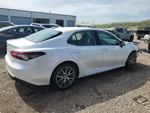 2021 TOYOTA CAMRY XLE  