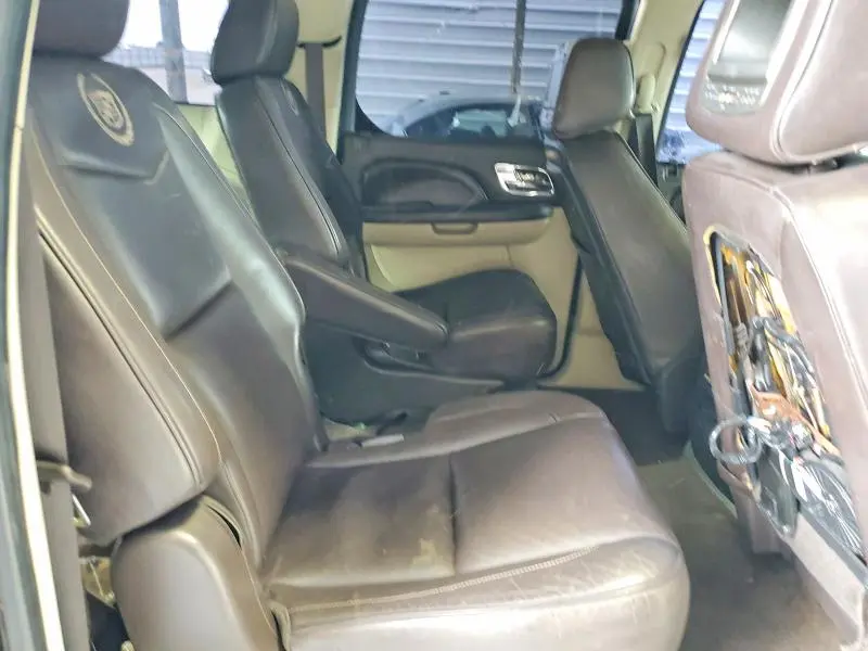 2011 CADILLAC ESCALADE ESV PLATINUM  