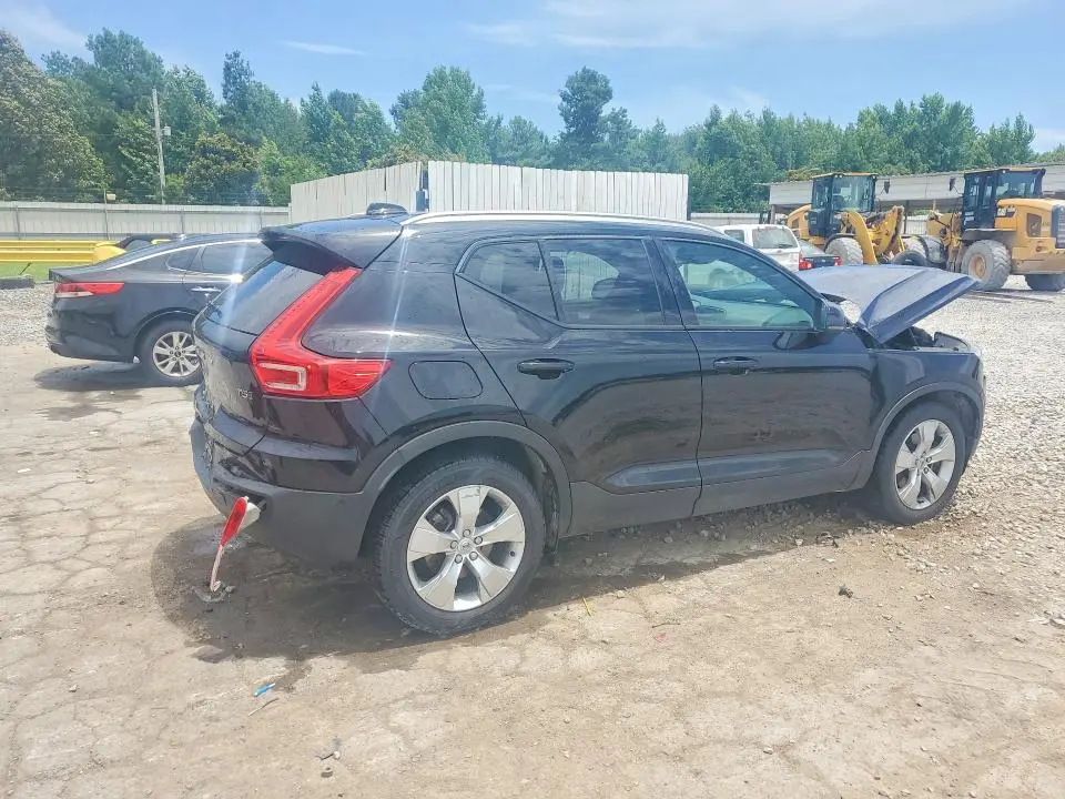 2019 VOLVO XC40 T5 MOMENTUM  