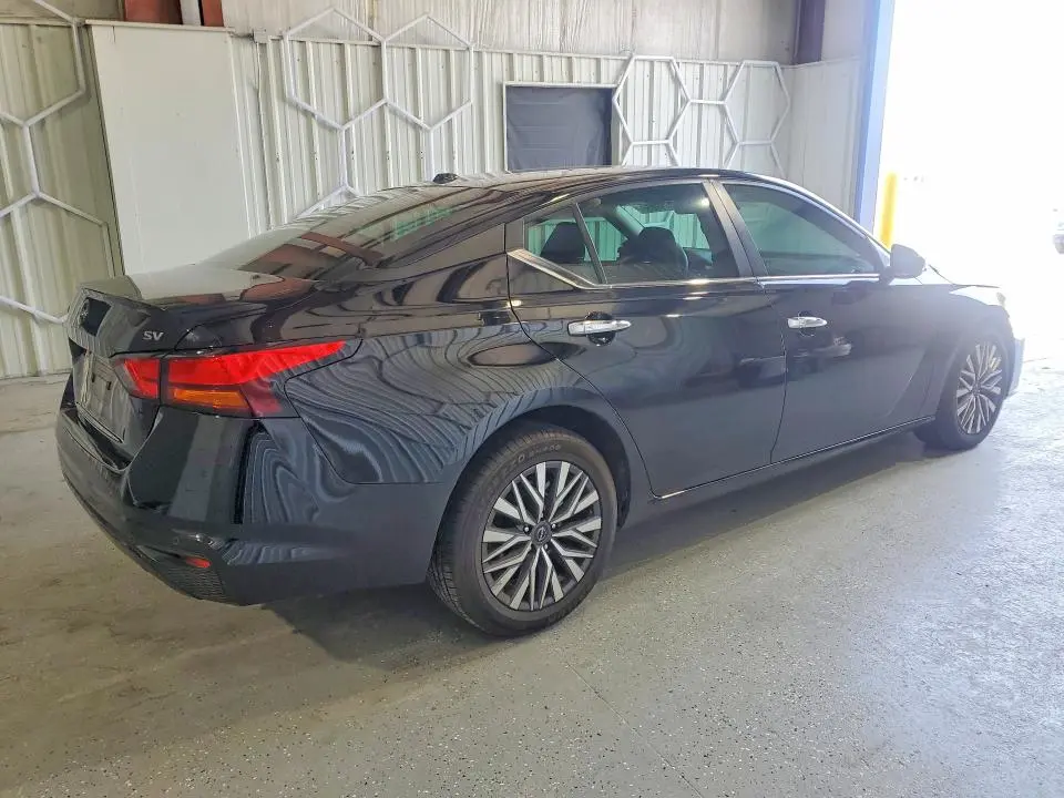 2024 NISSAN ALTIMA SV  