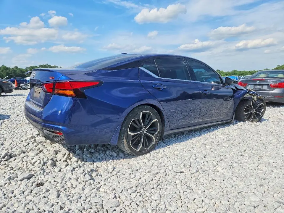 2023 NISSAN ALTIMA SR  