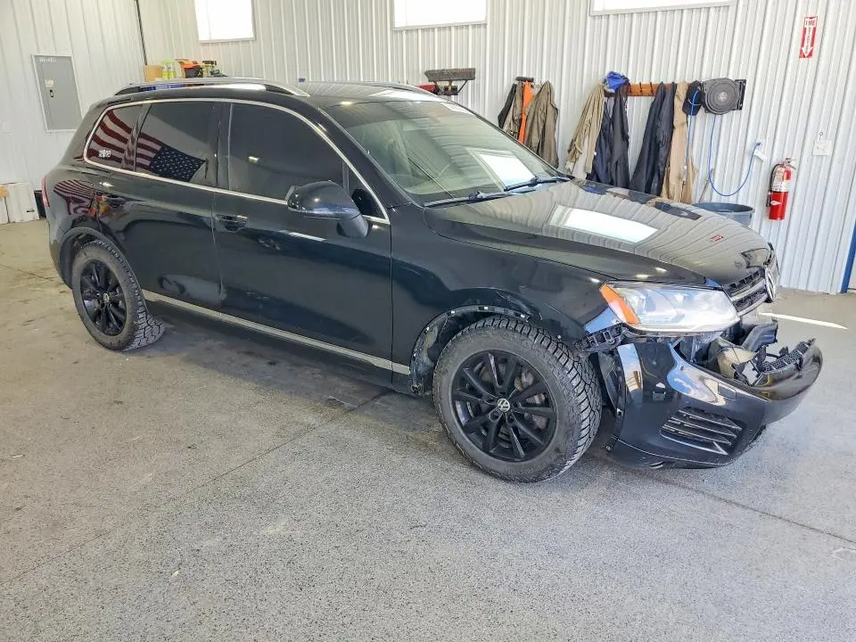 2013 VOLKSWAGEN TOUAREG V6  