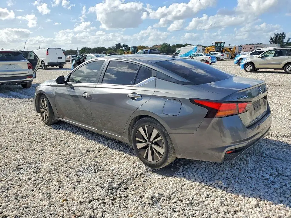 2022 NISSAN ALTIMA SV  