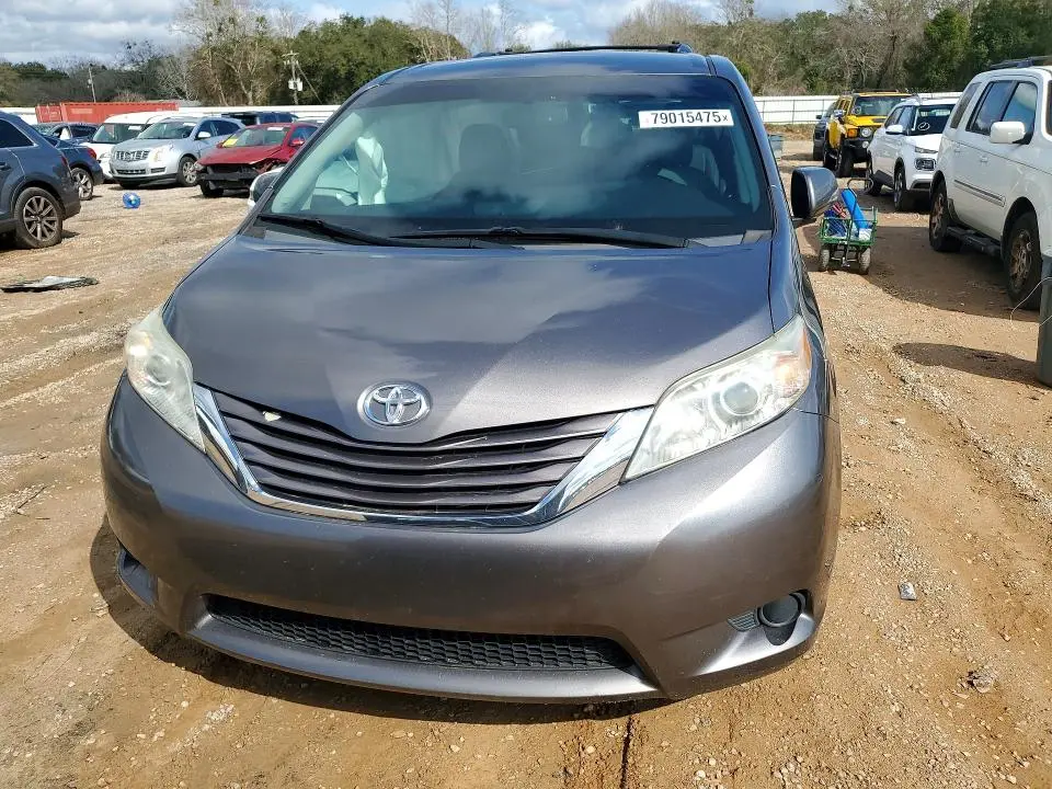 2017 TOYOTA SIENNA LE 8-PASSENGER  