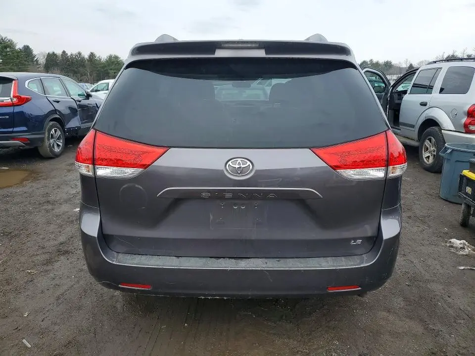 2011 TOYOTA SIENNA LE 8-PASSENGER  