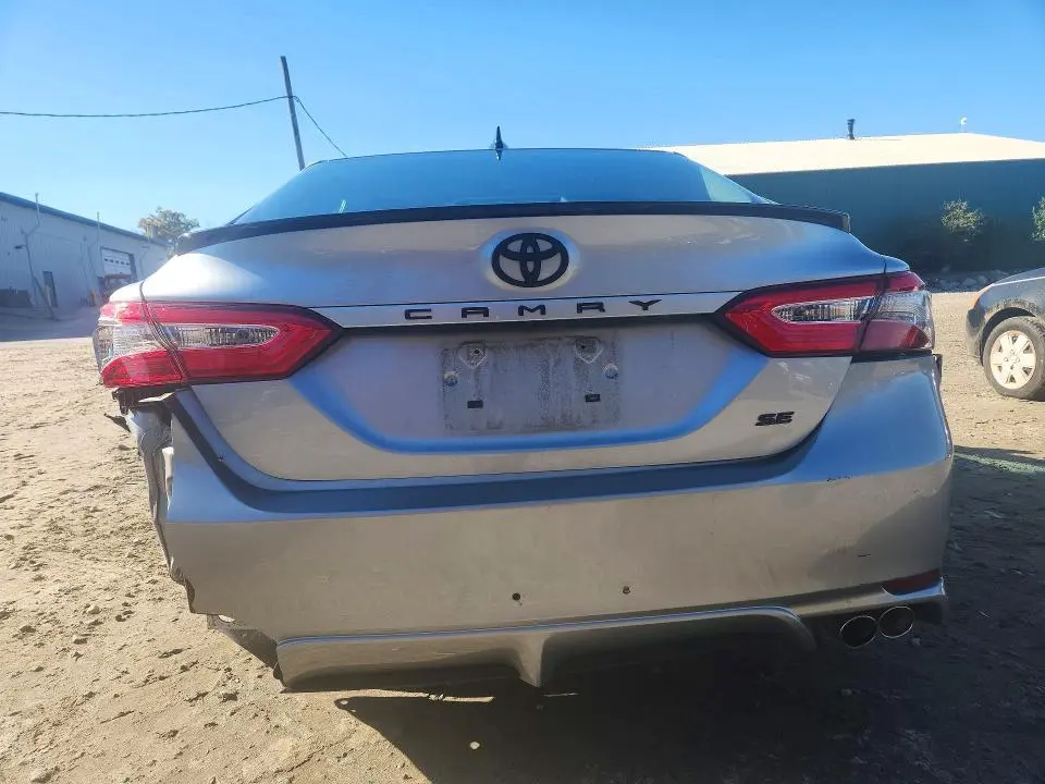 2019 TOYOTA CAMRY SE  