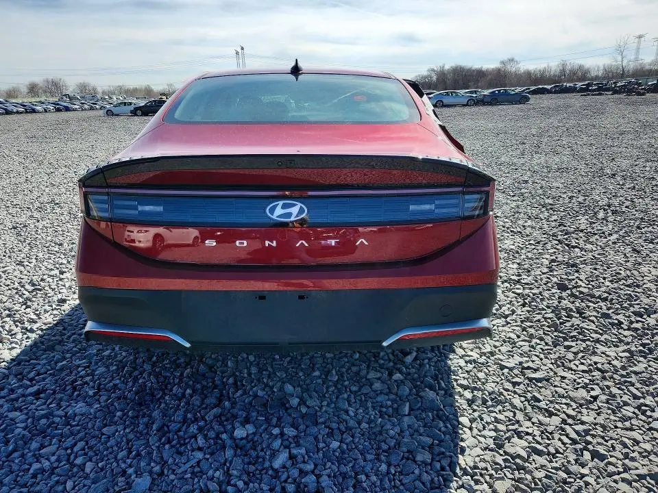 2025 HYUNDAI SONATA SE  