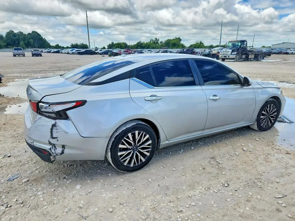 2023 NISSAN ALTIMA SV  