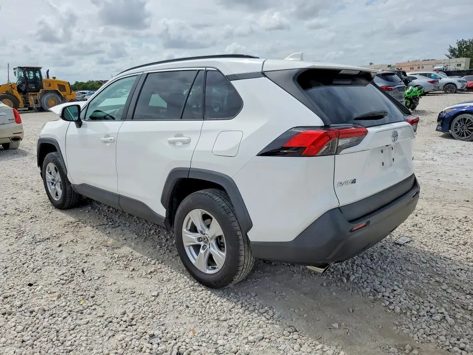 2021 TOYOTA RAV4 XLE  
