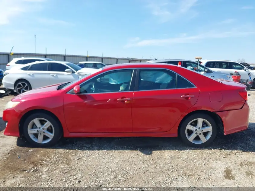 2014 TOYOTA CAMRY SE