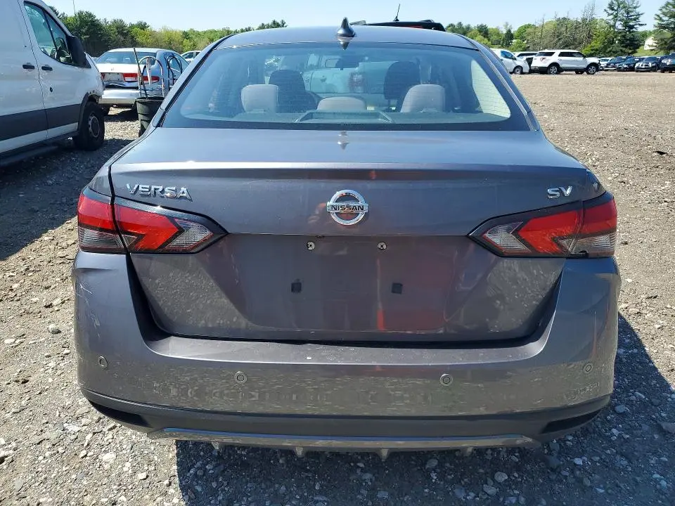 2021 NISSAN VERSA SV  