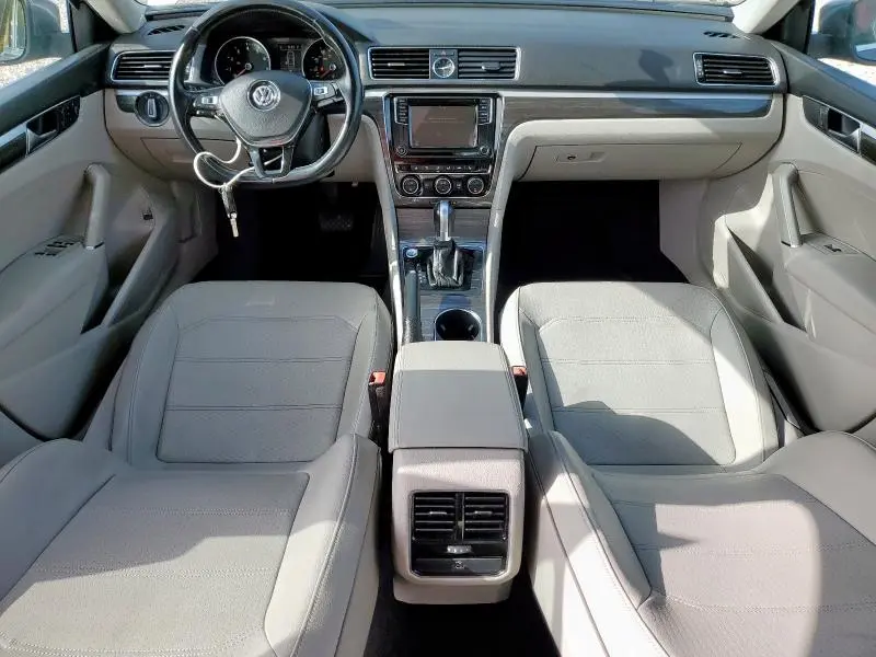 2017 VOLKSWAGEN PASSAT SE  