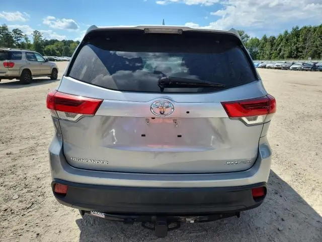 2017 TOYOTA HIGHLANDER SE  