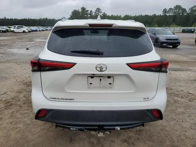 2021 TOYOTA HIGHLANDER XLE  