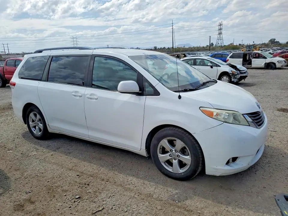 2012 TOYOTA SIENNA LE 8-PASSENGER  