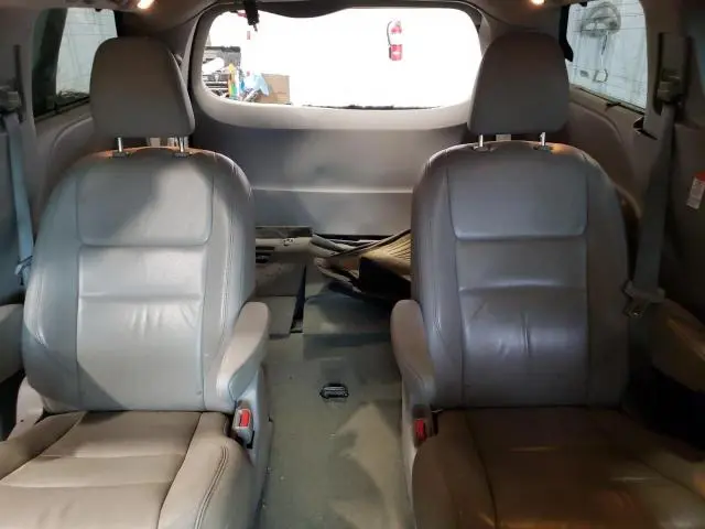 2018 TOYOTA SIENNA XLE  