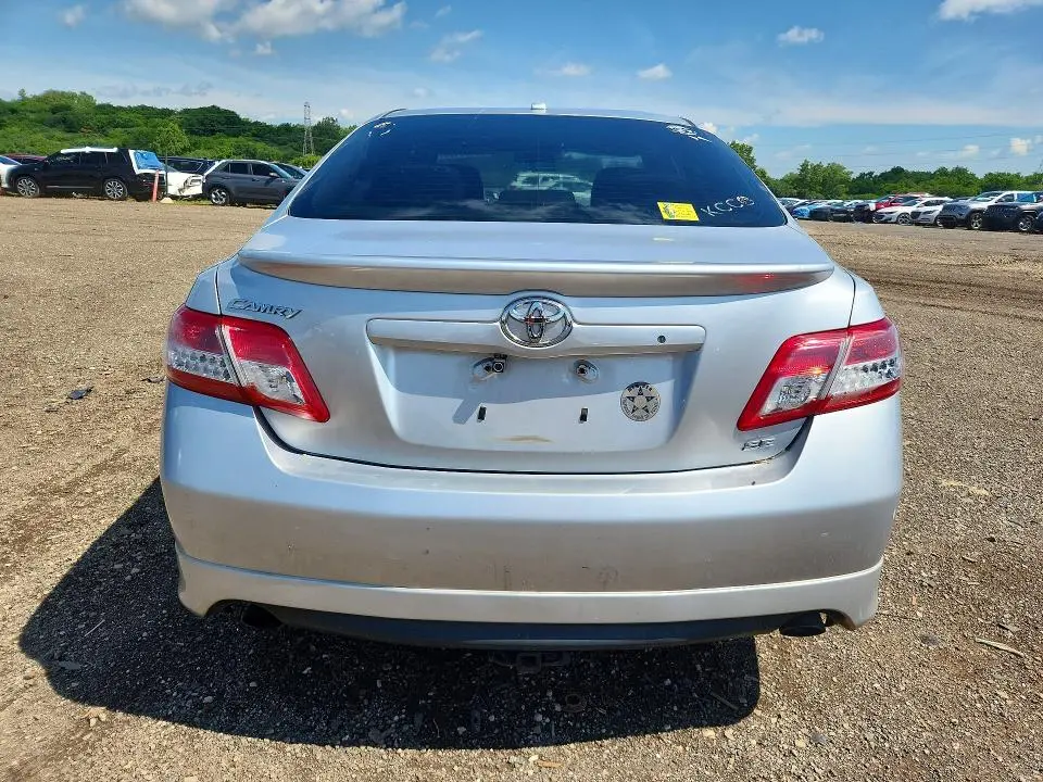 2011 TOYOTA CAMRY SE  