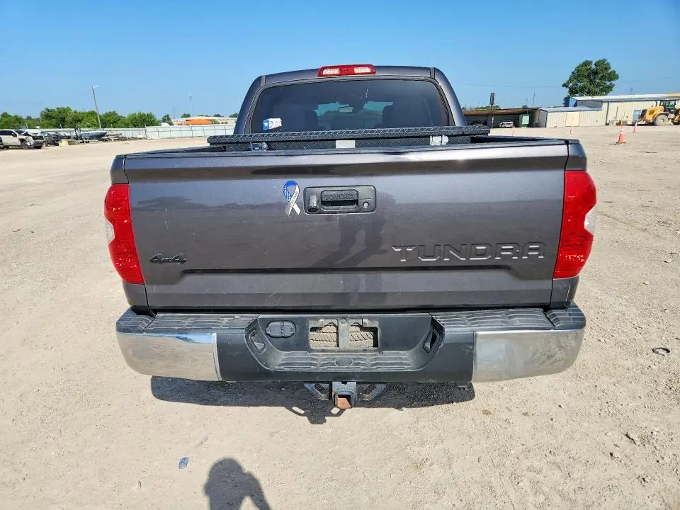 2018 TOYOTA TUNDRA CREWMAX SR5  