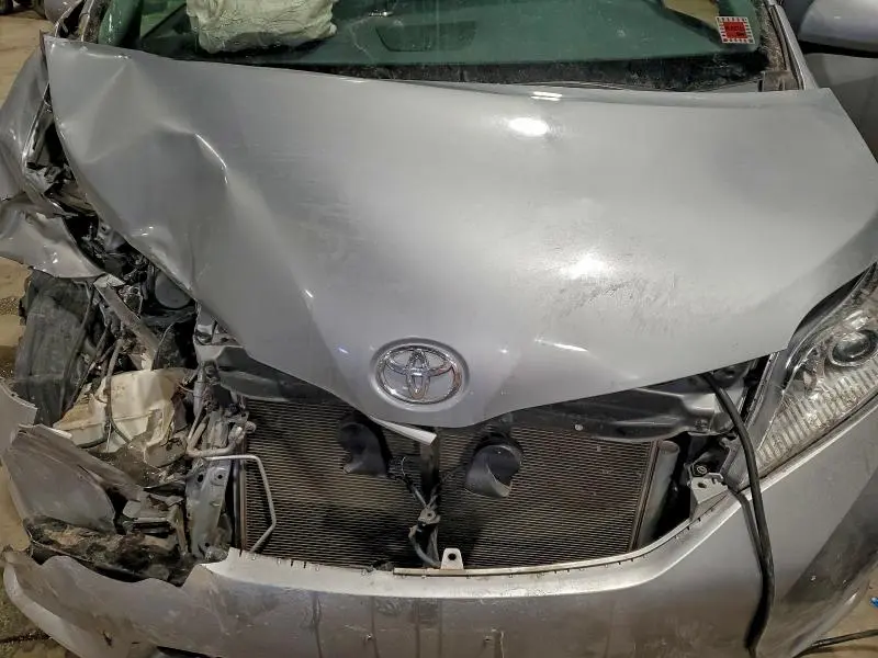 2015 TOYOTA SIENNA LE  