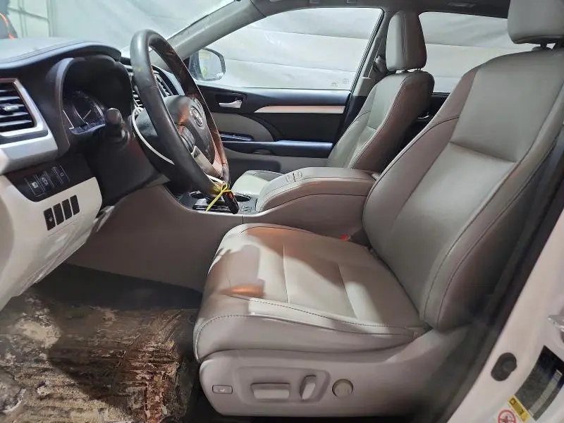 2018 TOYOTA HIGHLANDER SE  