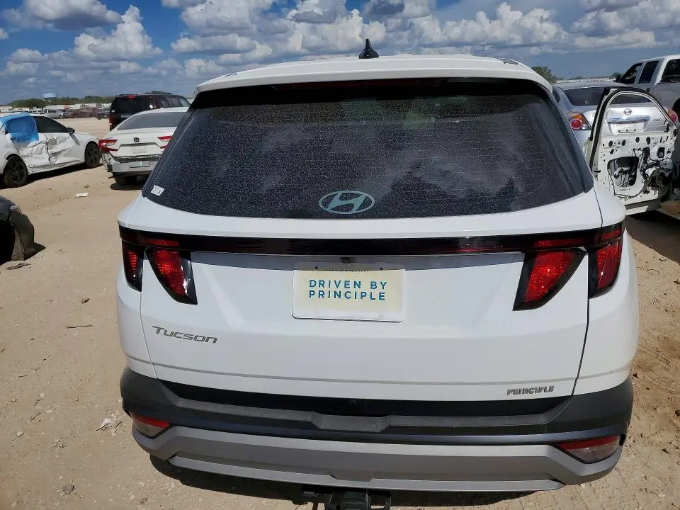 2026 HYUNDAI TUCSON SE  
