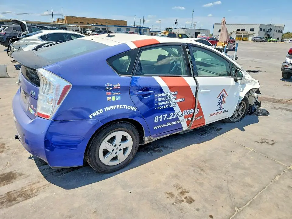 2010 TOYOTA PRIUS III  