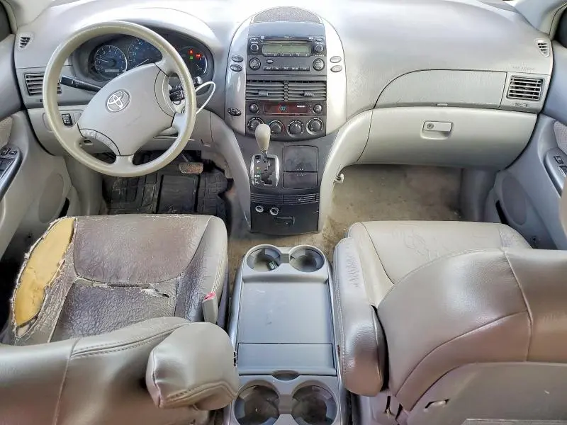 2010 TOYOTA SIENNA   