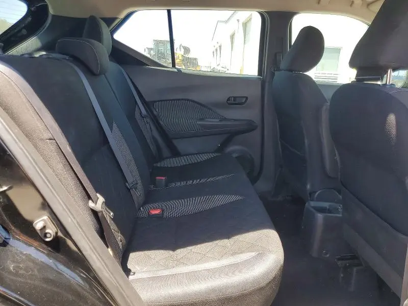 2019 NISSAN KICKS S  