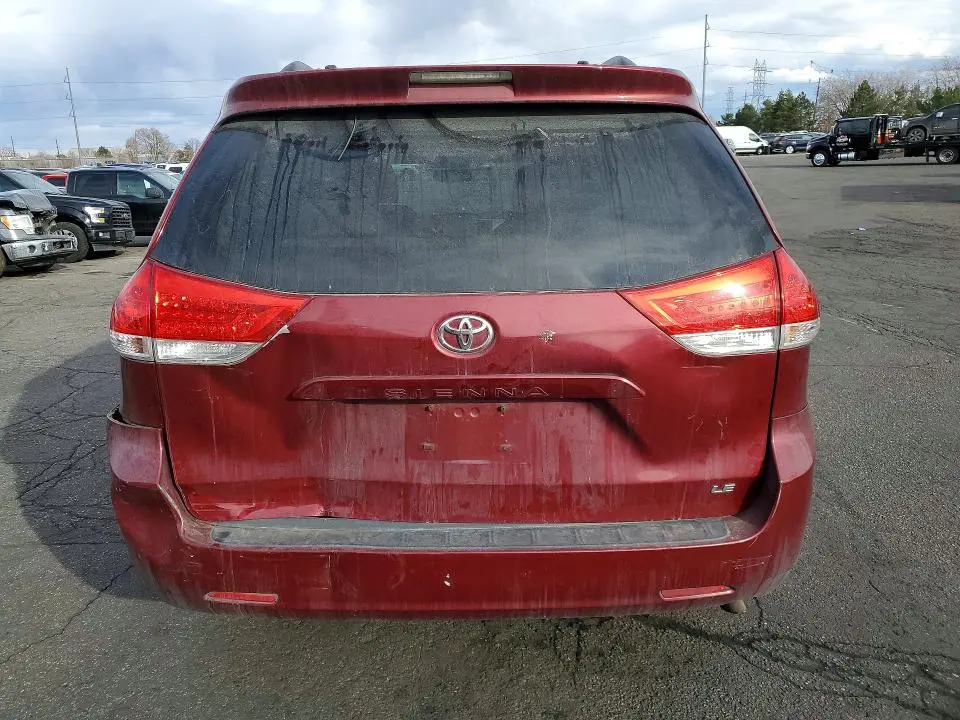 2013 TOYOTA SIENNA LE  