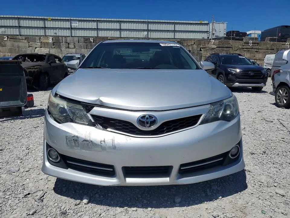 2013 TOYOTA CAMRY SE  