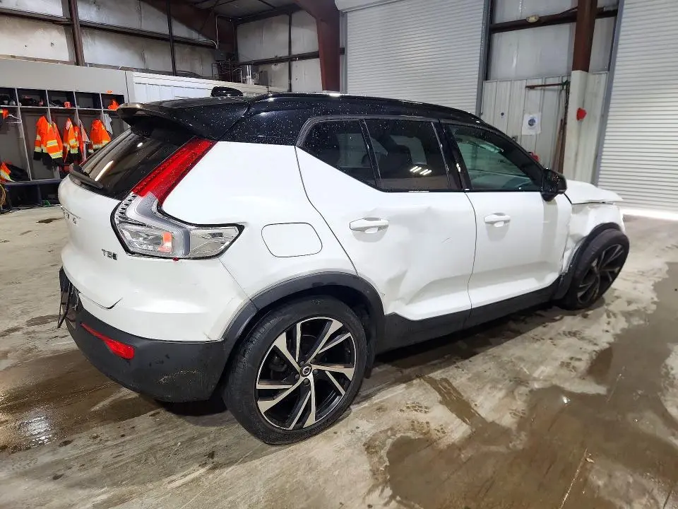 2021 VOLVO XC40 T5 R-DESIGN  