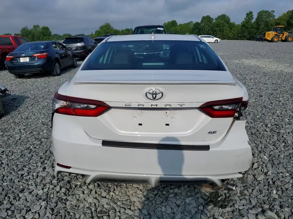 2022 TOYOTA CAMRY SE  