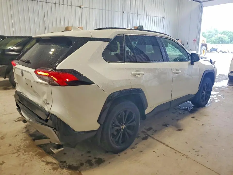 2022 TOYOTA RAV4 SE  