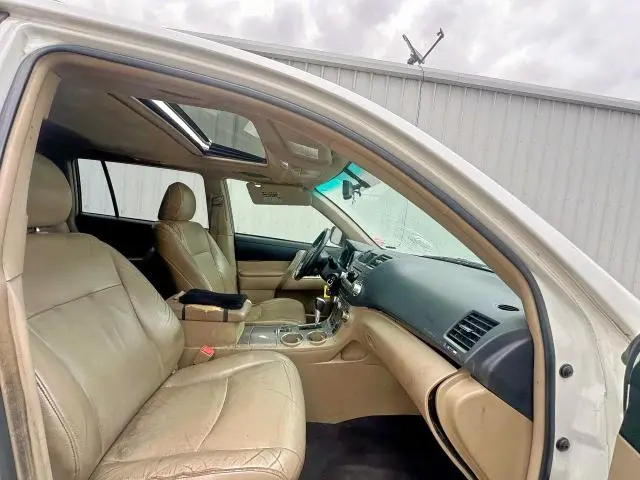 2012 TOYOTA HIGHLANDER SE