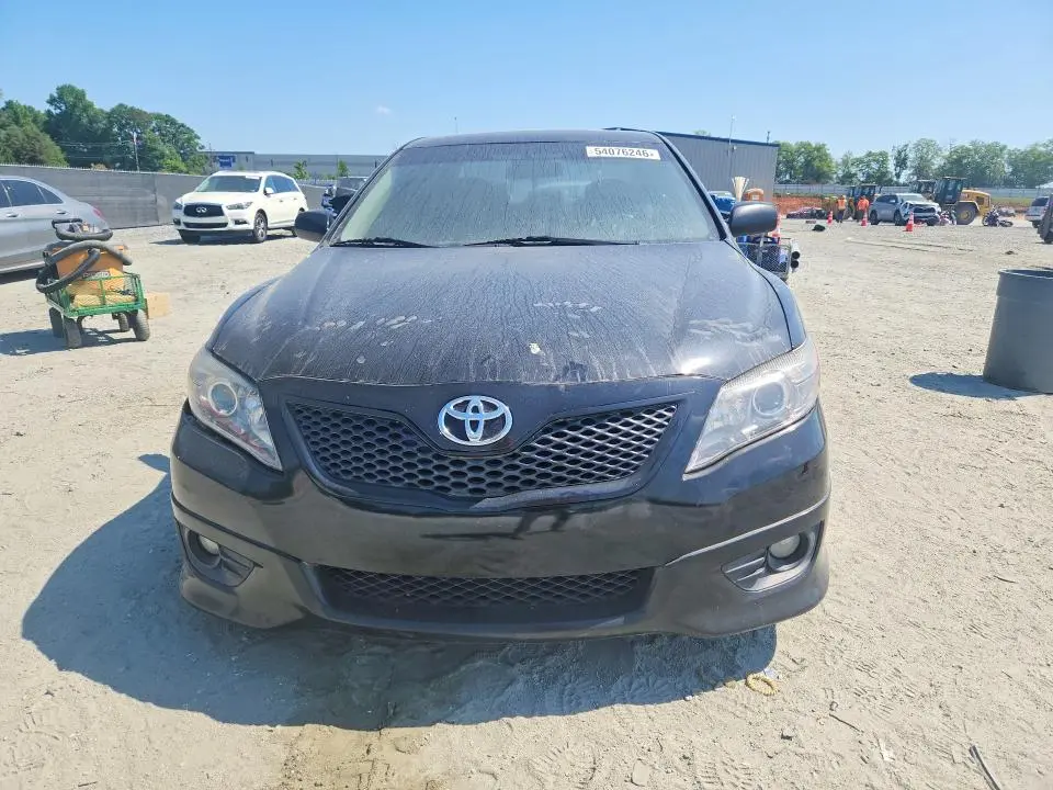 2011 TOYOTA CAMRY SE  
